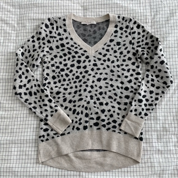 LOFT cozy high-low hem v-neck sweater - Picture 1 of 5